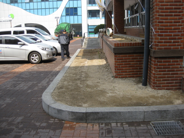 2. 하자 정문 텃밭.JPG